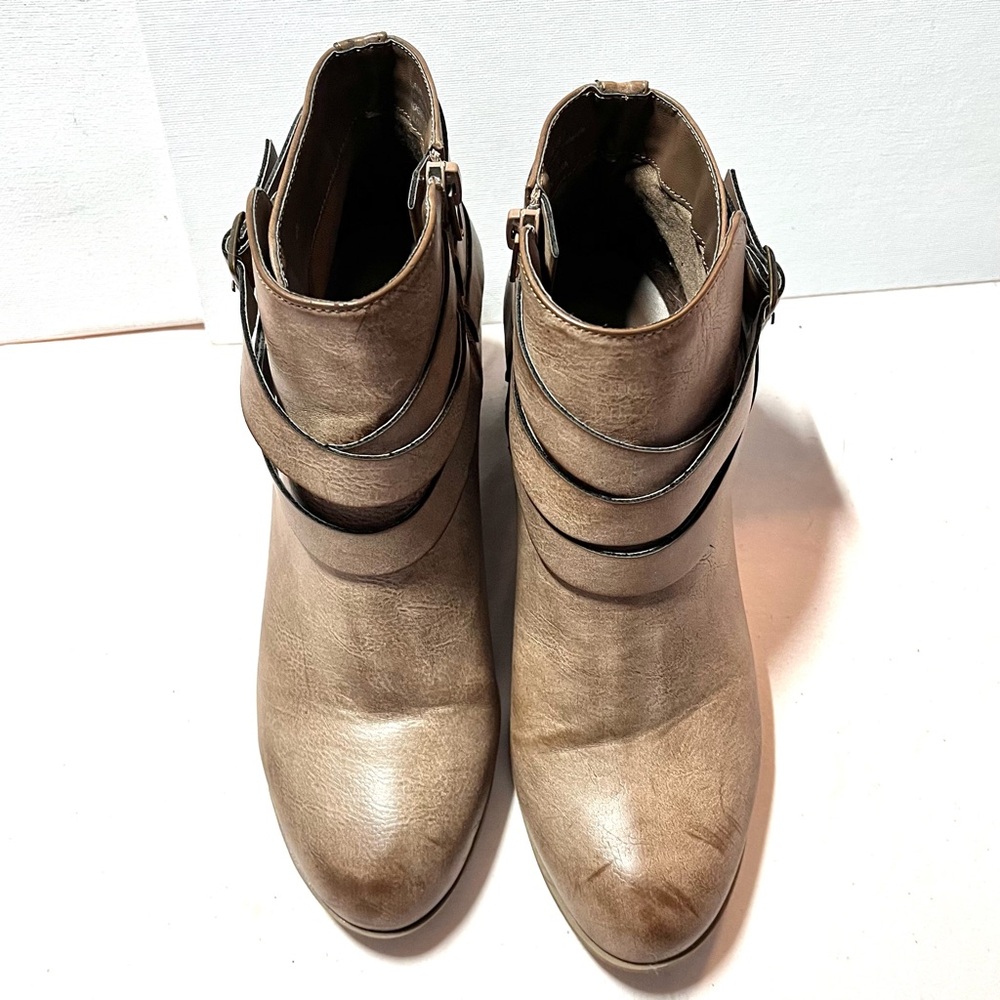 No Parking Laurene Ankle boots SZ 7 Tan Manmade Faux Distress Pattern Heels READ